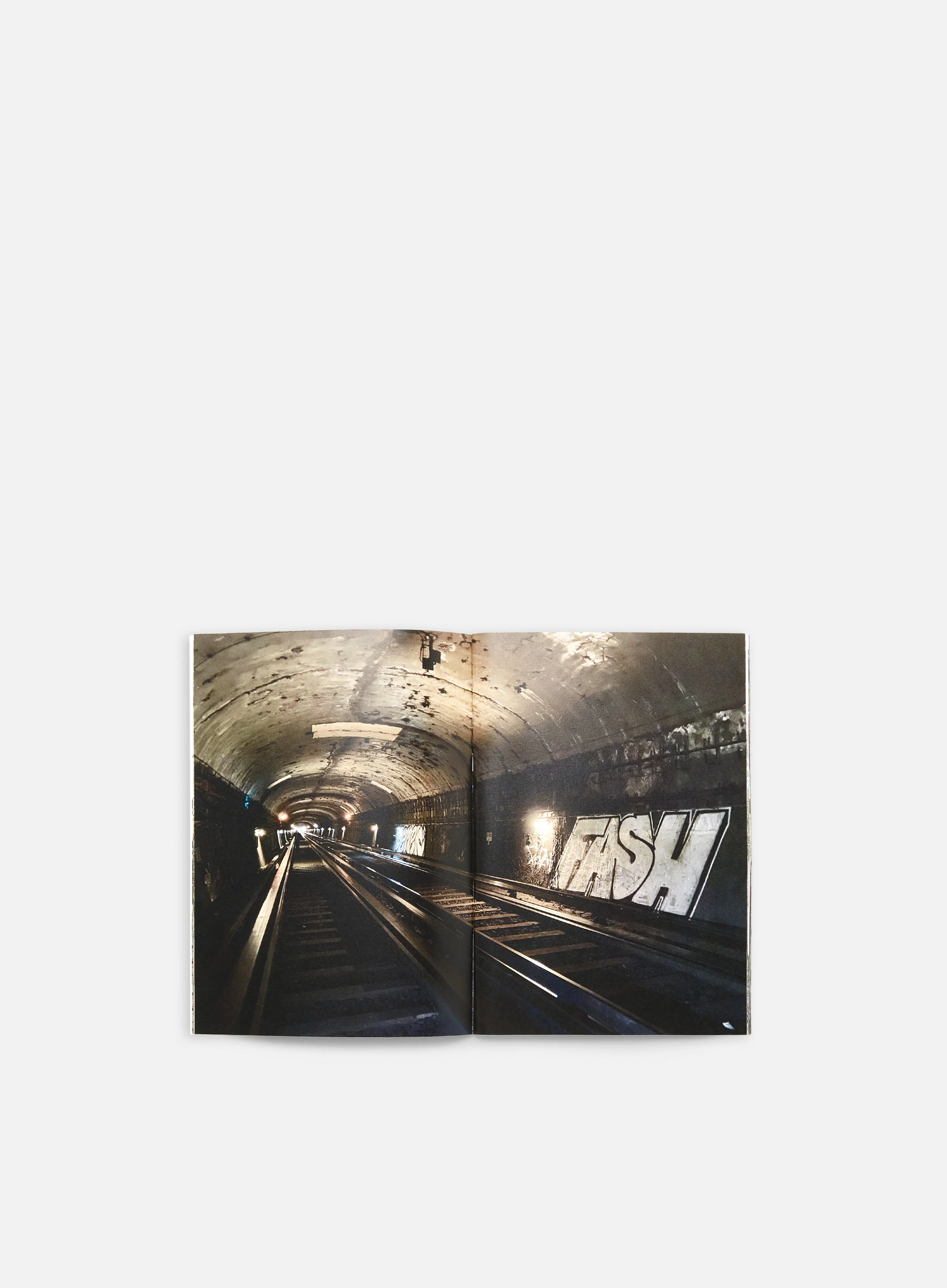 Usual Tutti Liberi Libere Tutte 1: Fash - Image 3